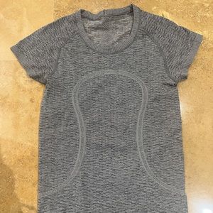 Lululemon Short Sleeve Swiftly Crew Black/white Size 6